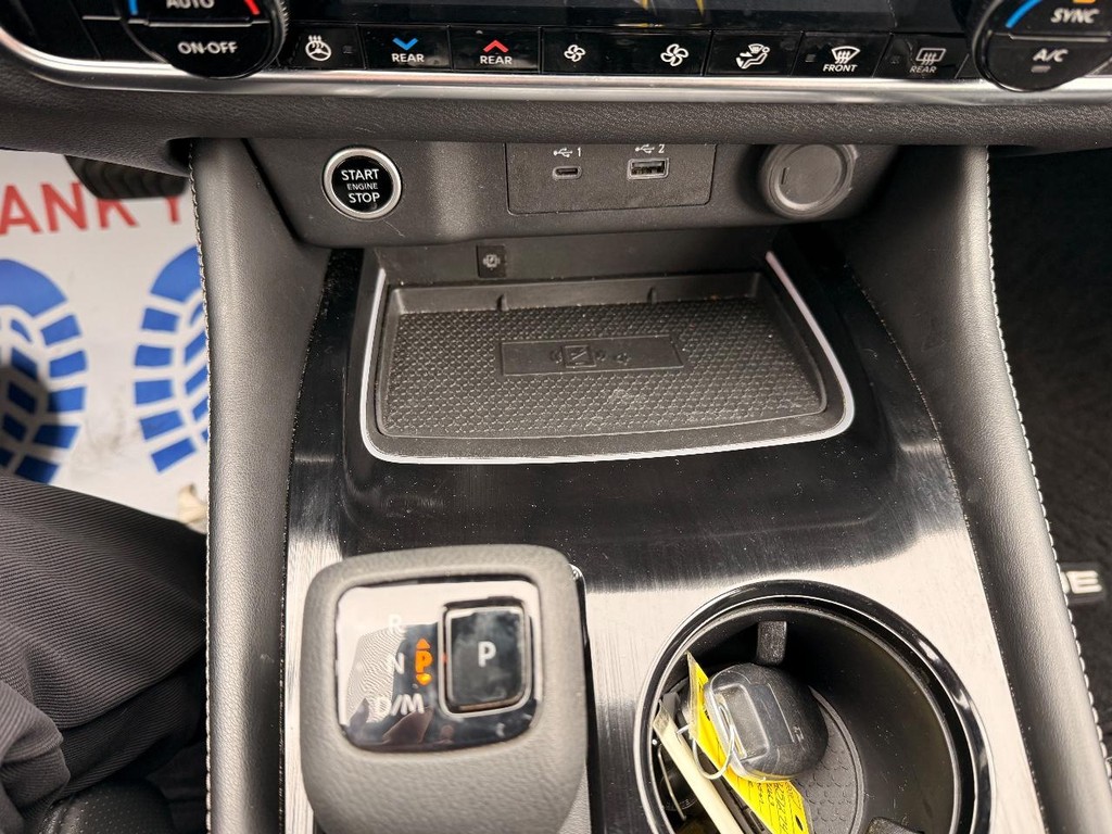 Nissan Rogue Vehicle Full-screen Gallery Image 17