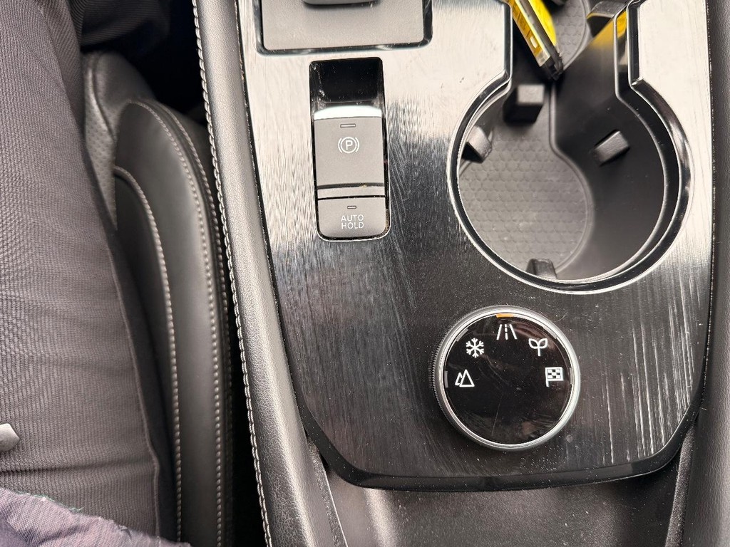 Nissan Rogue Vehicle Full-screen Gallery Image 18