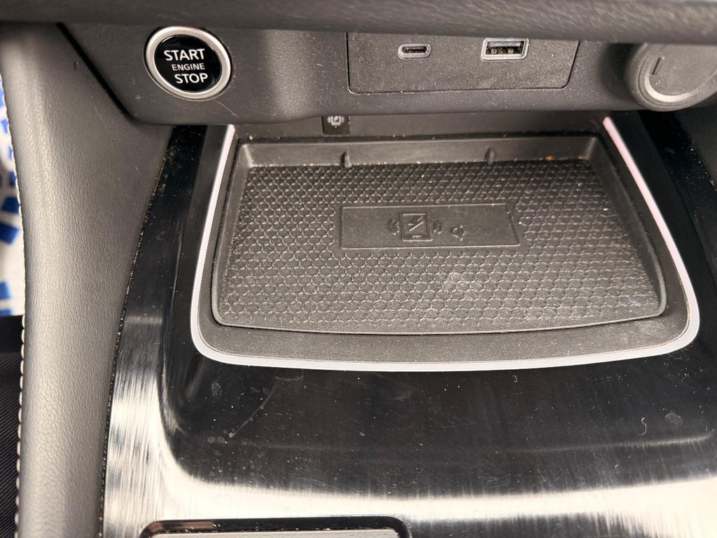 Nissan Rogue Vehicle Full-screen Gallery Image 20