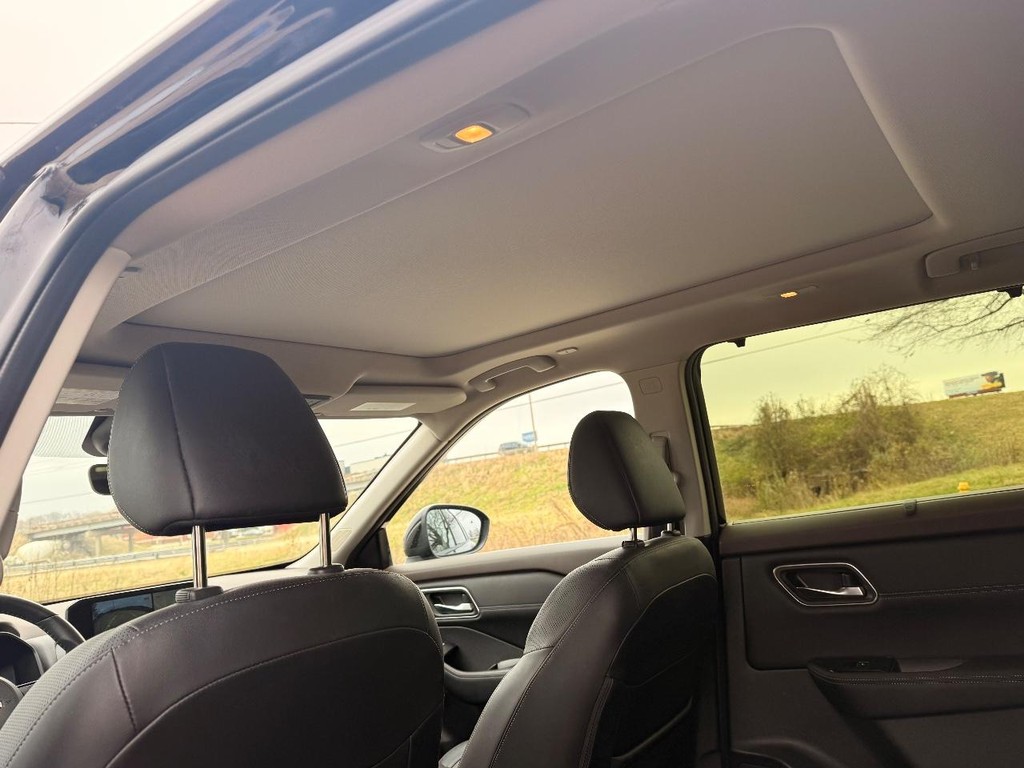 Nissan Rogue Vehicle Full-screen Gallery Image 26