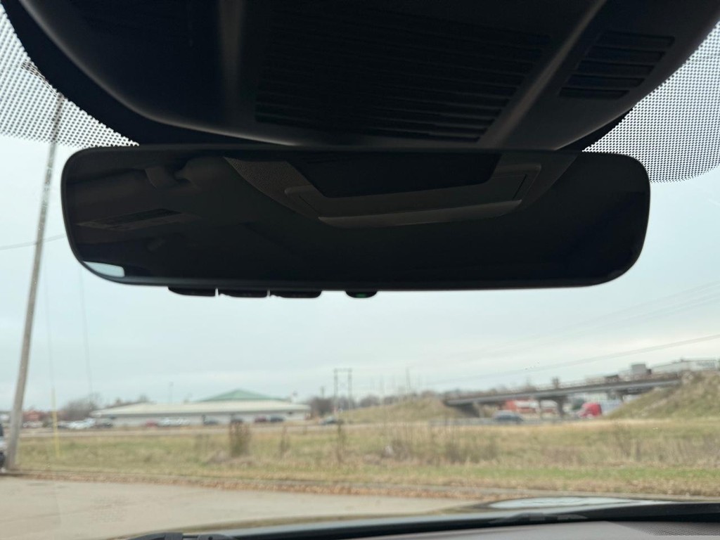 Nissan Rogue Vehicle Full-screen Gallery Image 29