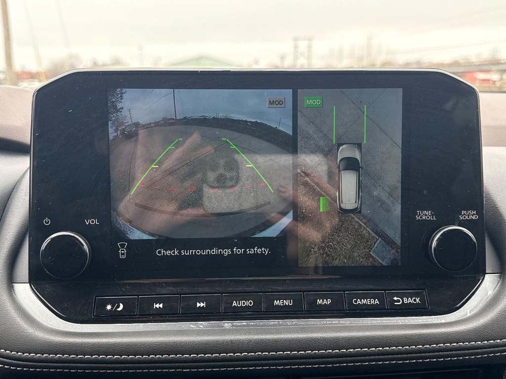 Nissan Rogue Vehicle Full-screen Gallery Image 31