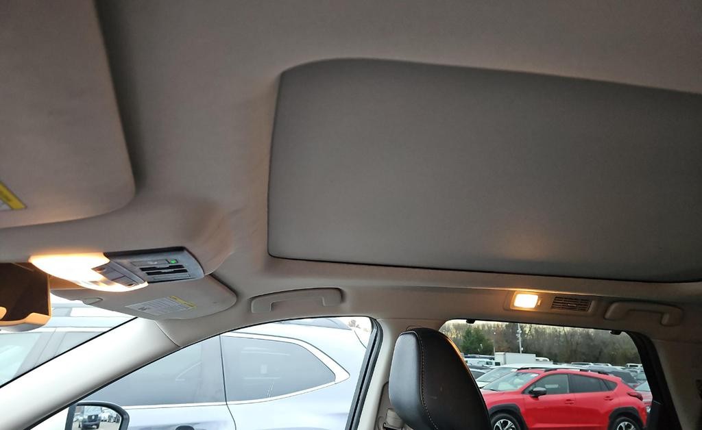 Nissan Pathfinder Vehicle Full-screen Gallery Image 05