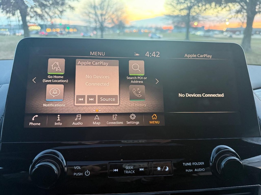 Nissan Armada Vehicle Full-screen Gallery Image 02