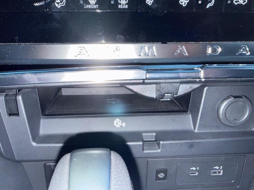 Nissan Armada Vehicle Full-screen Gallery Image 06