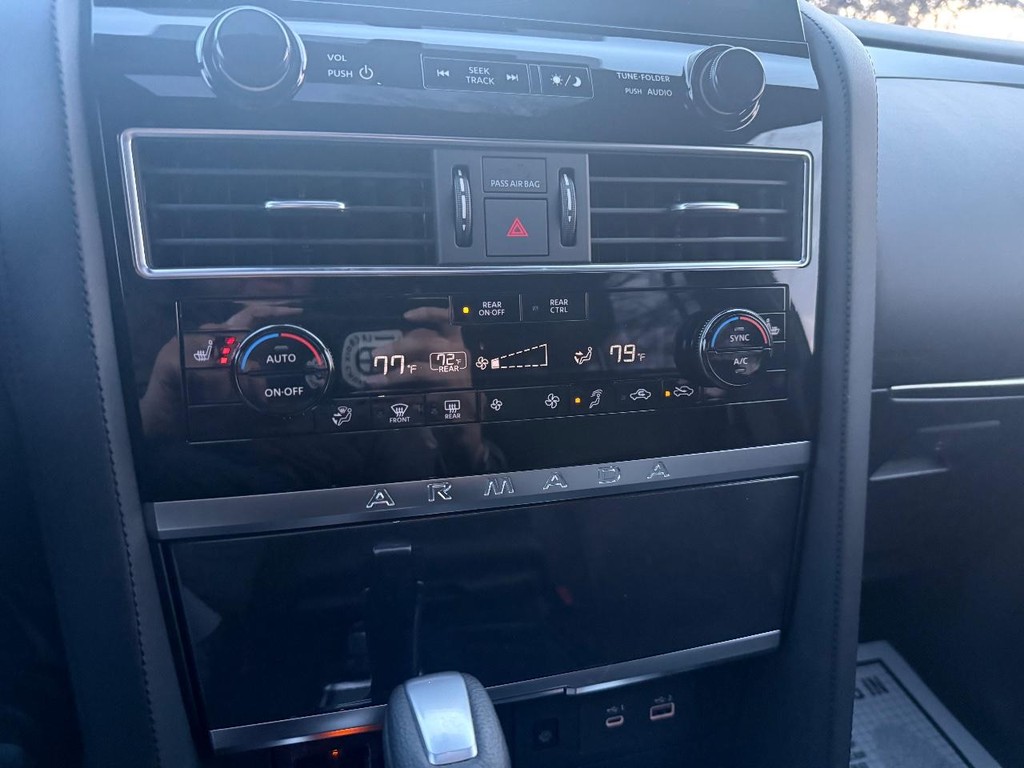 Nissan Armada Vehicle Full-screen Gallery Image 07