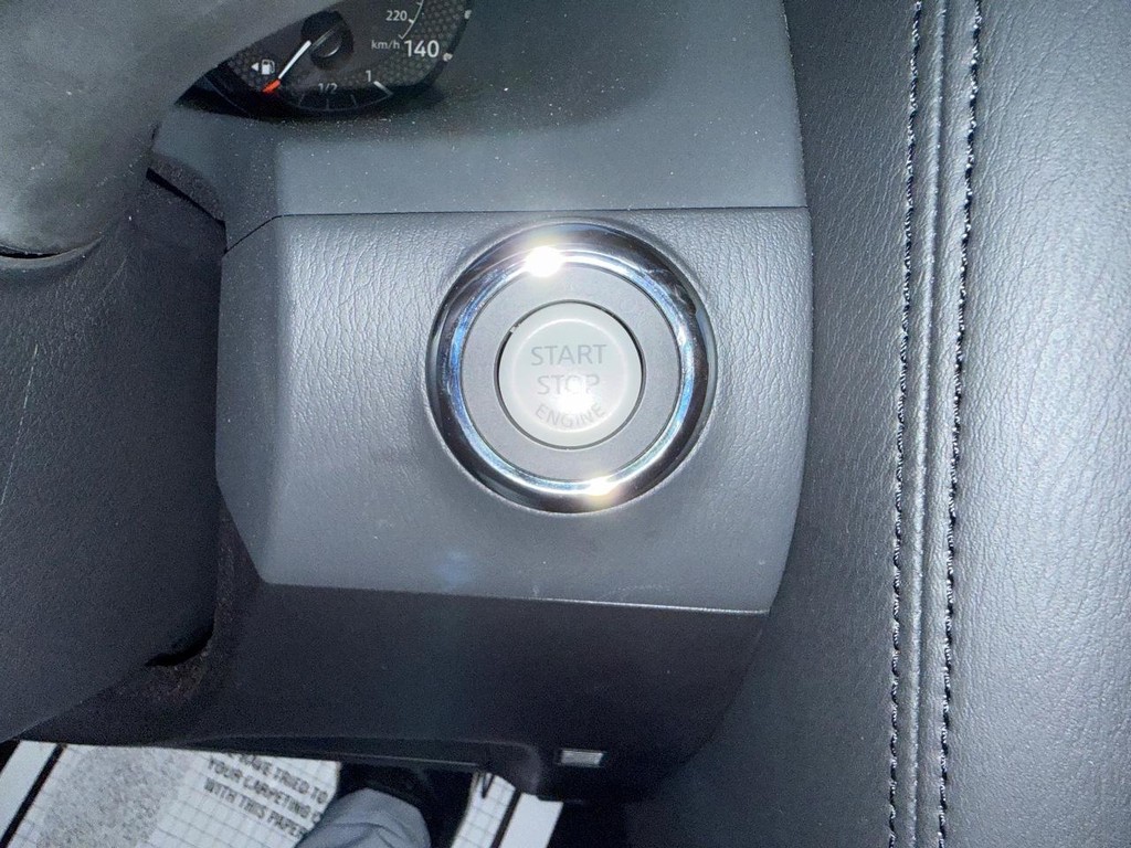 Nissan Armada Vehicle Full-screen Gallery Image 08