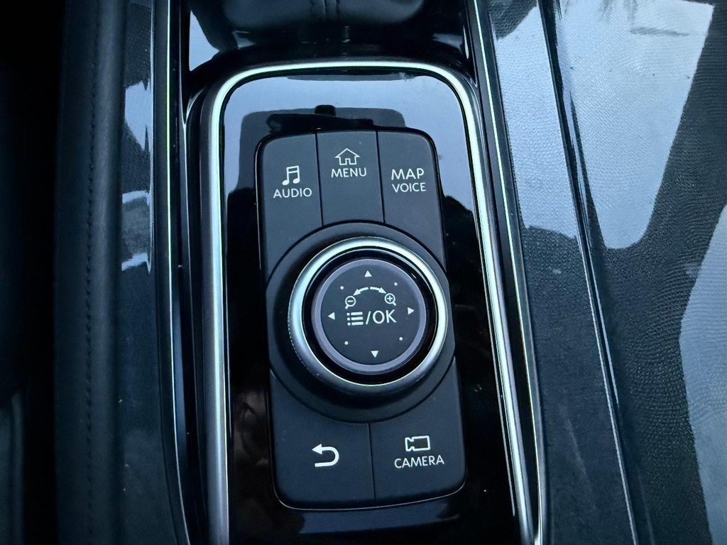 Nissan Armada Vehicle Full-screen Gallery Image 09