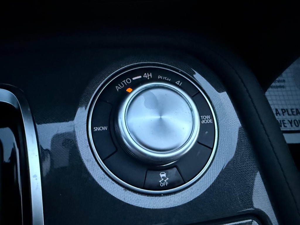 Nissan Armada Vehicle Full-screen Gallery Image 10