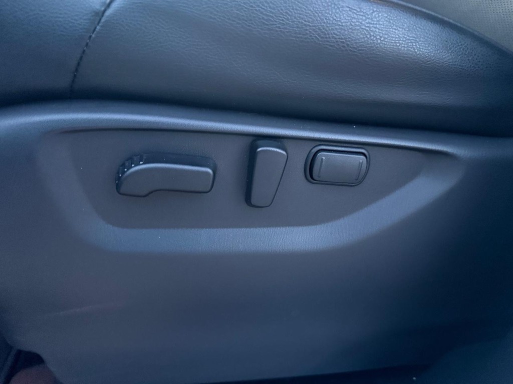 Nissan Armada Vehicle Full-screen Gallery Image 17