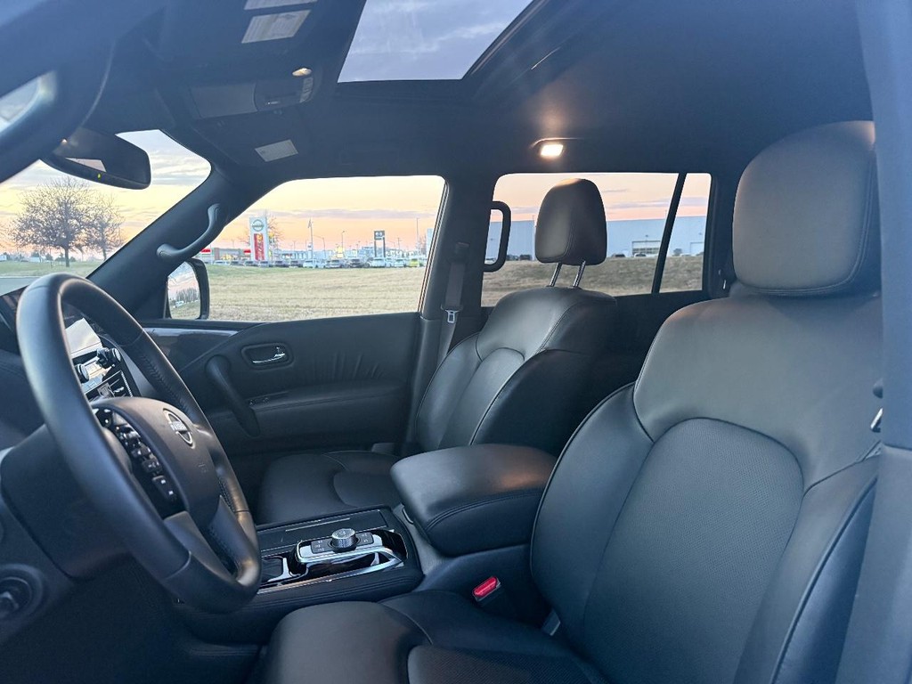 Nissan Armada Vehicle Full-screen Gallery Image 18