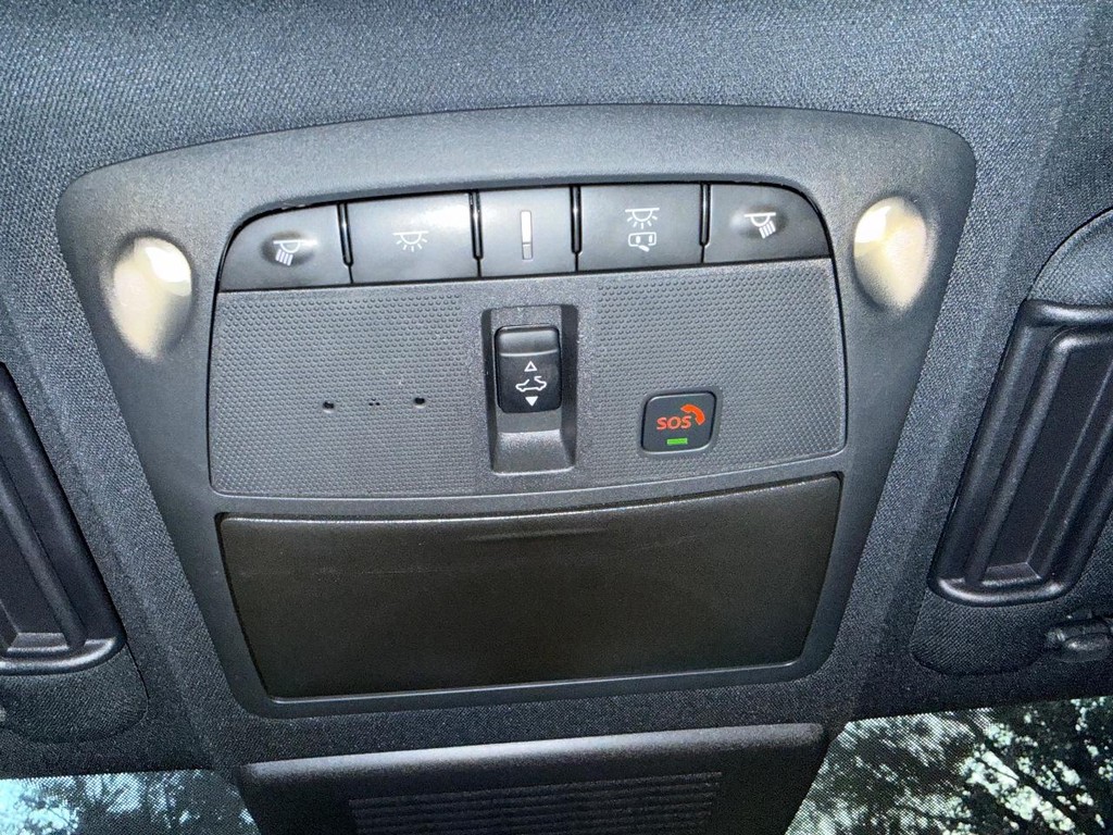 Nissan Armada Vehicle Full-screen Gallery Image 19