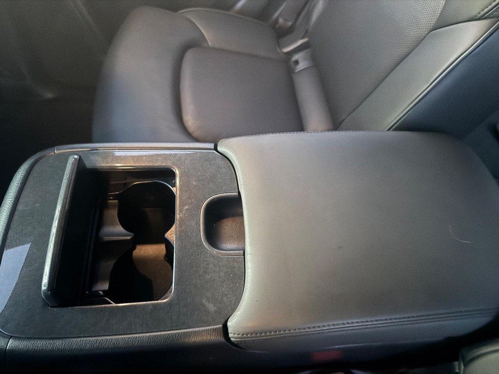 Nissan Armada Vehicle Full-screen Gallery Image 20