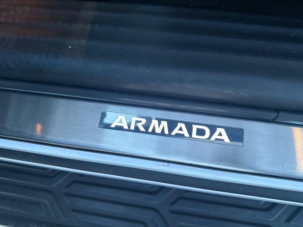 Nissan Armada Vehicle Full-screen Gallery Image 24