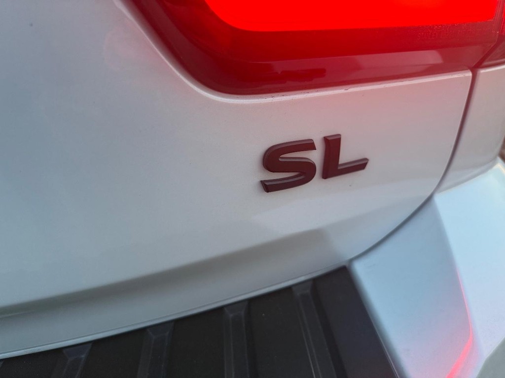 Nissan Armada Vehicle Full-screen Gallery Image 30