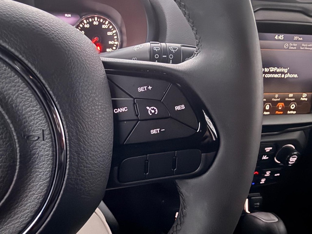 Jeep Renegade Vehicle Full-screen Gallery Image 02