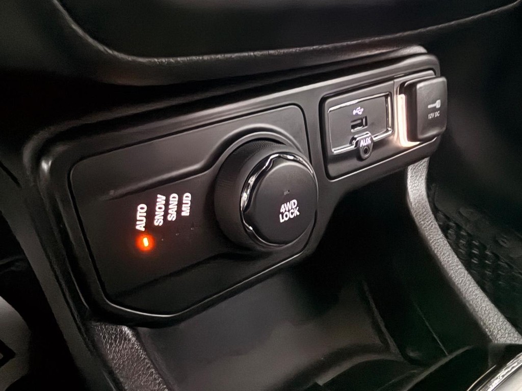 Jeep Renegade Vehicle Full-screen Gallery Image 03