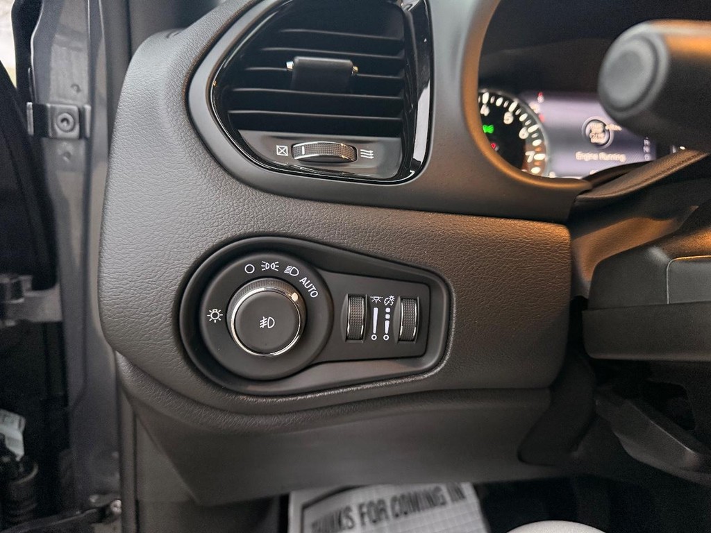 Jeep Renegade Vehicle Full-screen Gallery Image 05