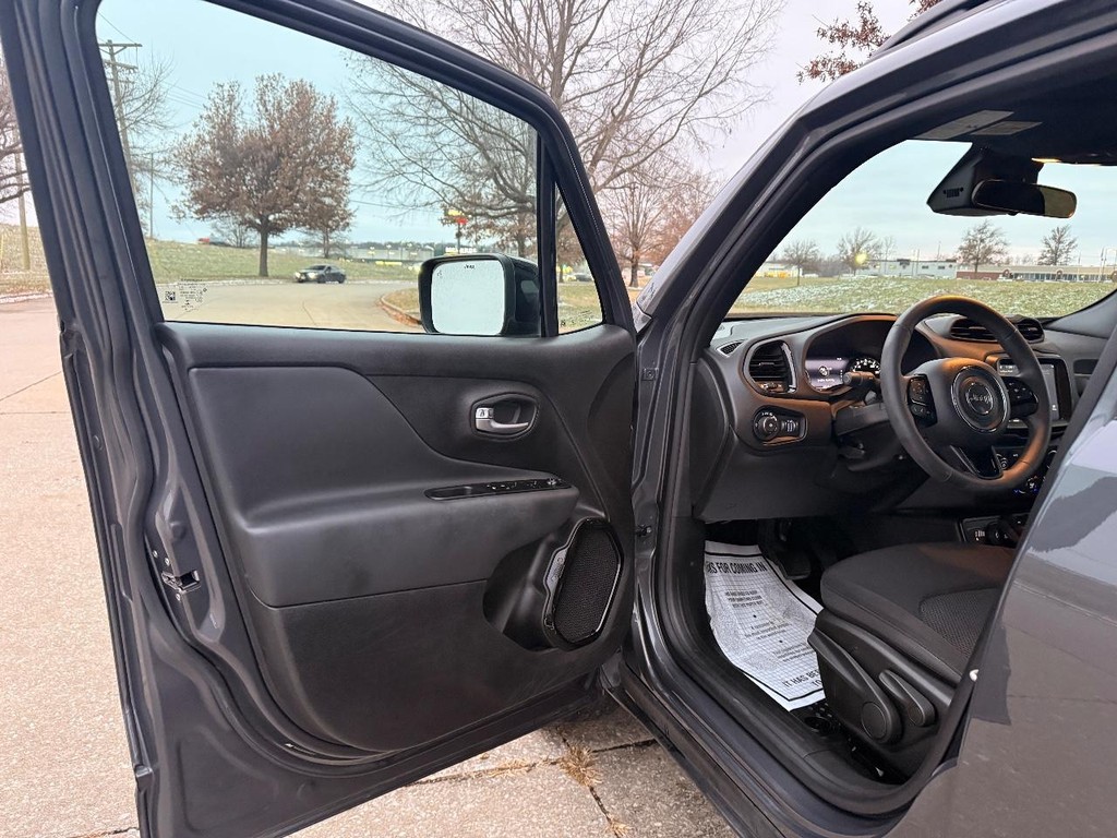 Jeep Renegade Vehicle Full-screen Gallery Image 07