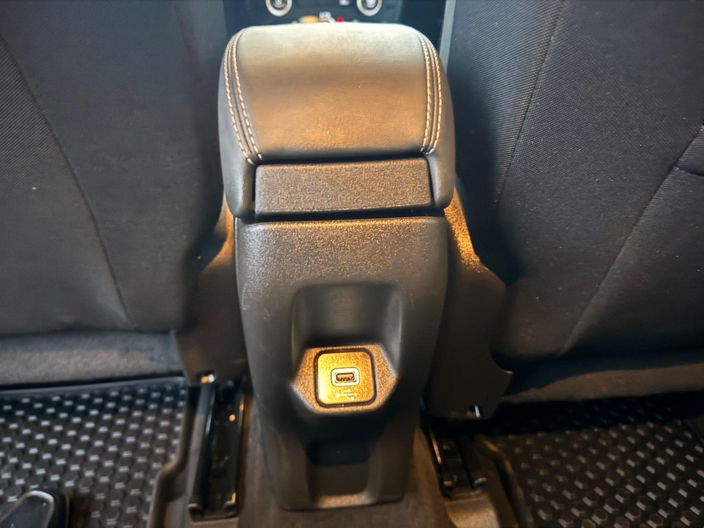 Jeep Renegade Vehicle Full-screen Gallery Image 08