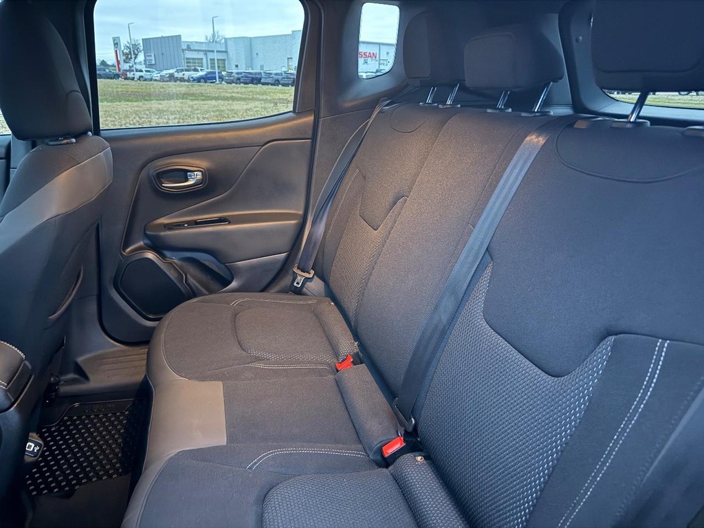 Jeep Renegade Vehicle Full-screen Gallery Image 10