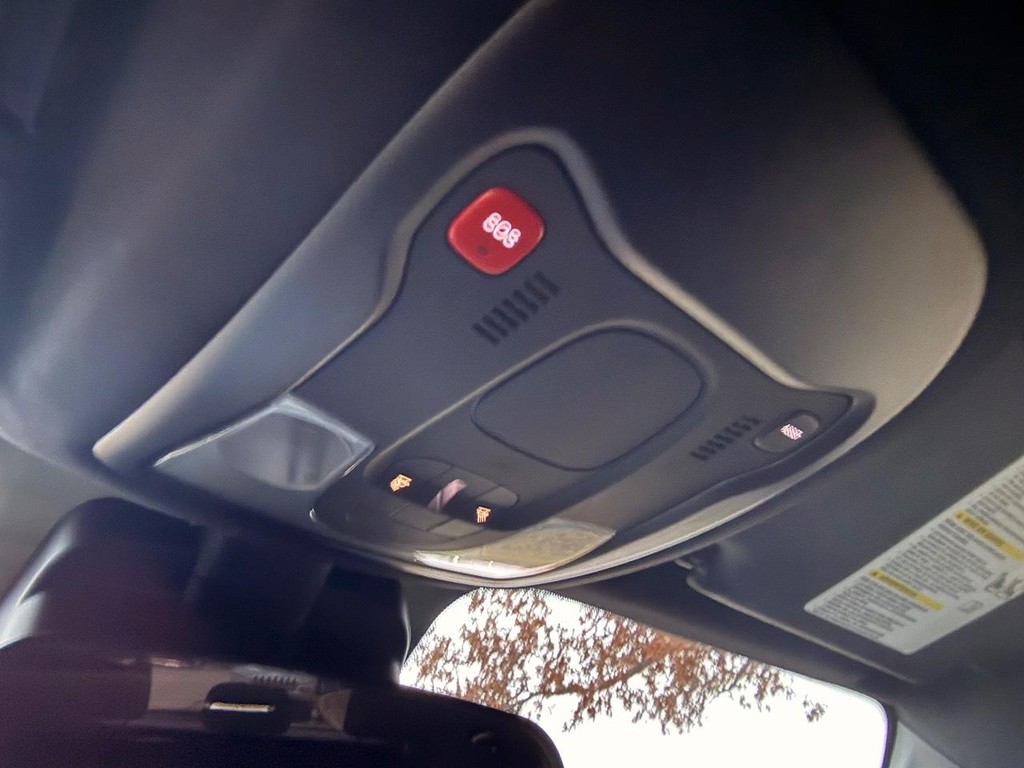 Jeep Renegade Vehicle Full-screen Gallery Image 11