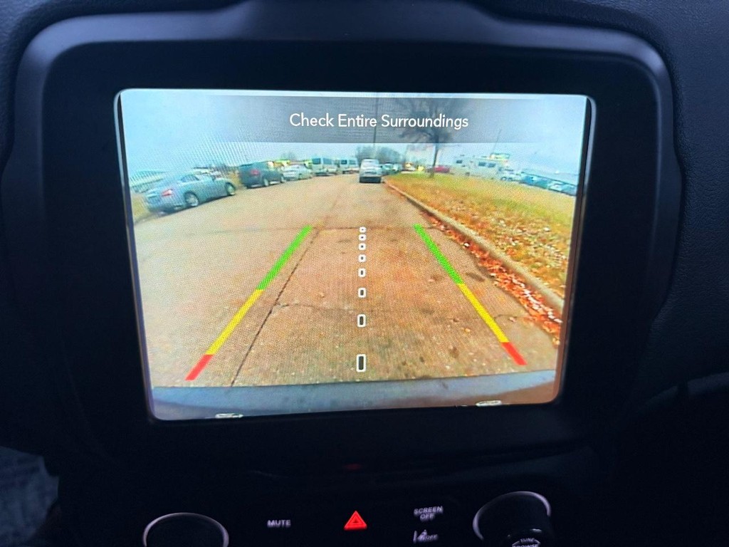 Jeep Renegade Vehicle Full-screen Gallery Image 12