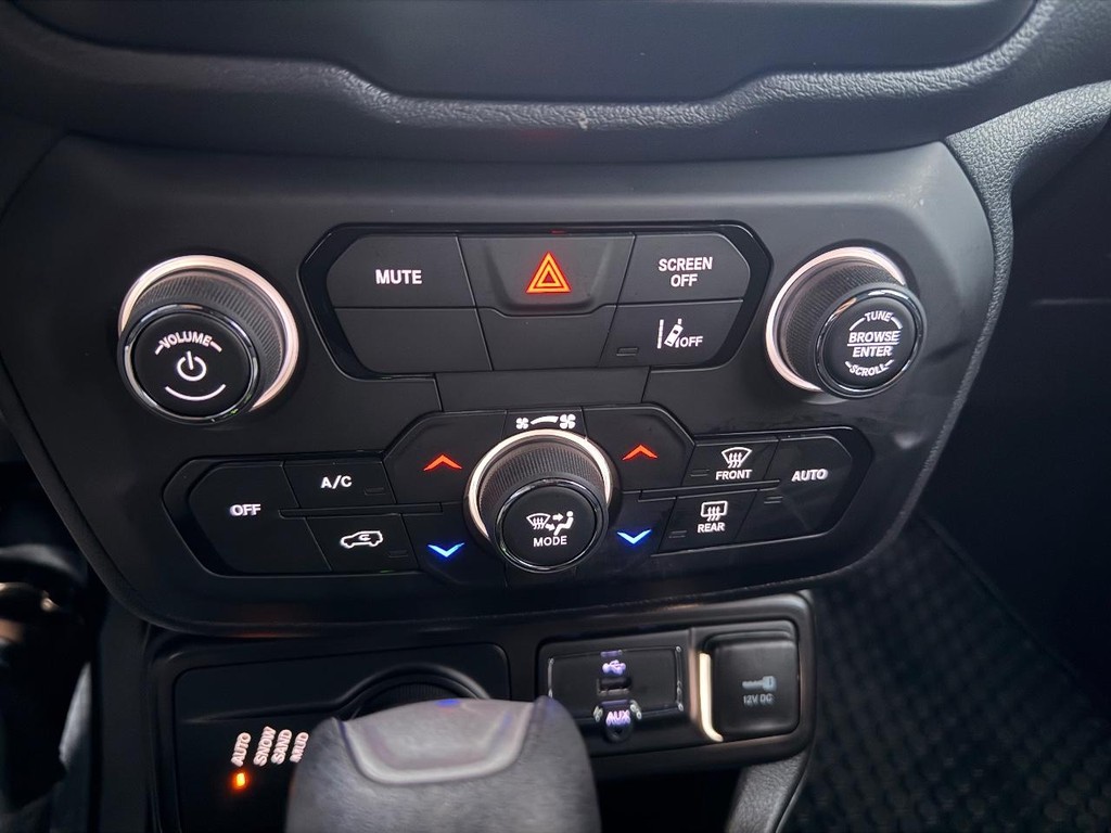 Jeep Renegade Vehicle Full-screen Gallery Image 17