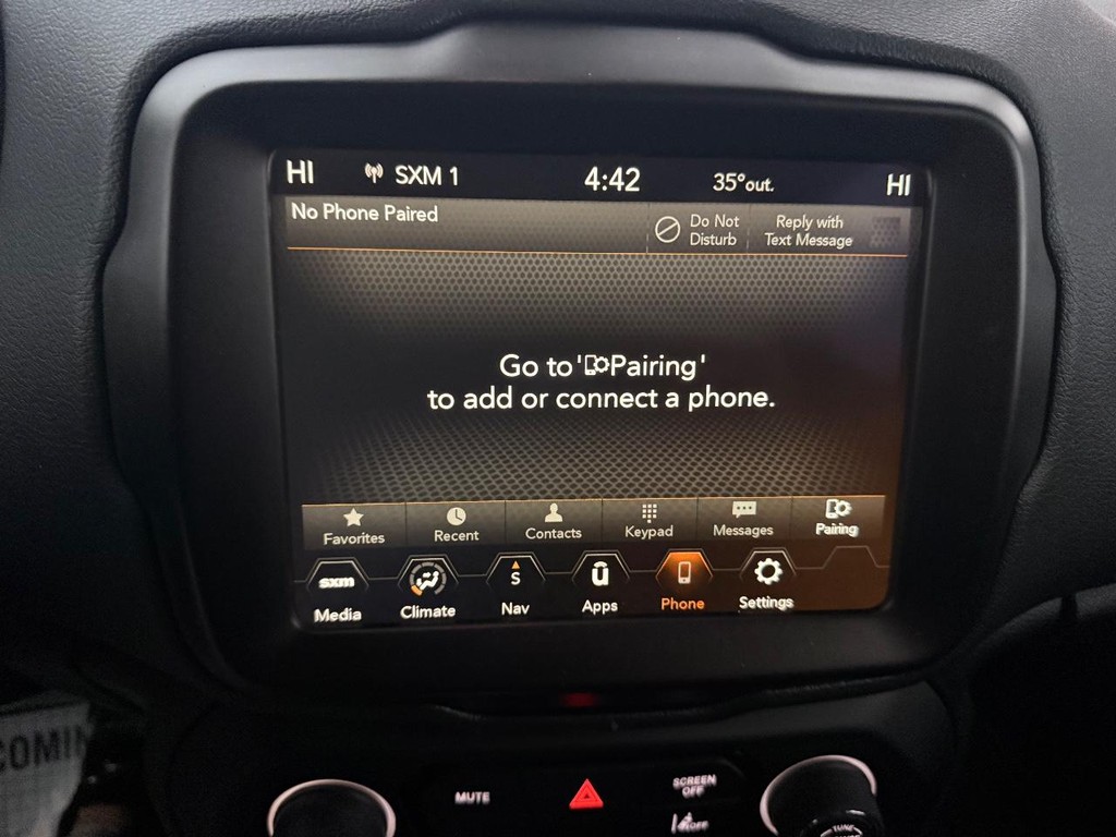 Jeep Renegade Vehicle Full-screen Gallery Image 18