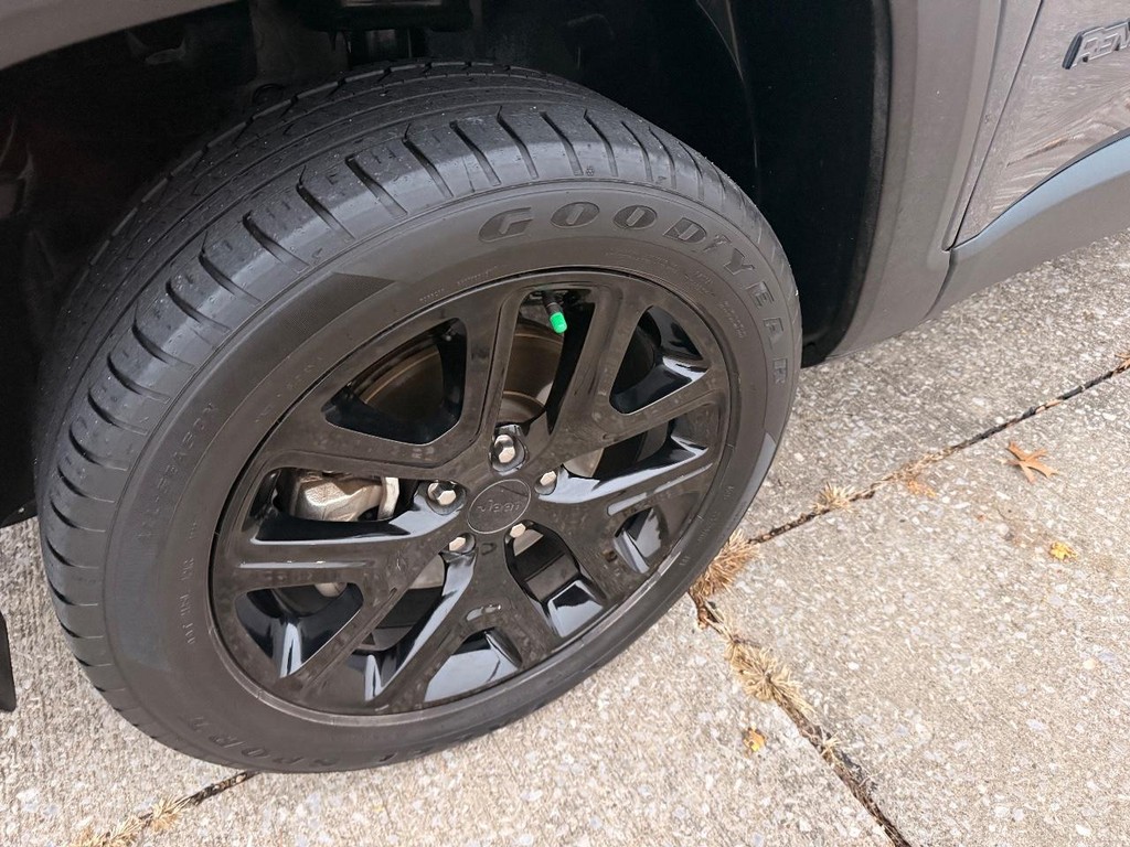 Jeep Renegade Vehicle Full-screen Gallery Image 22