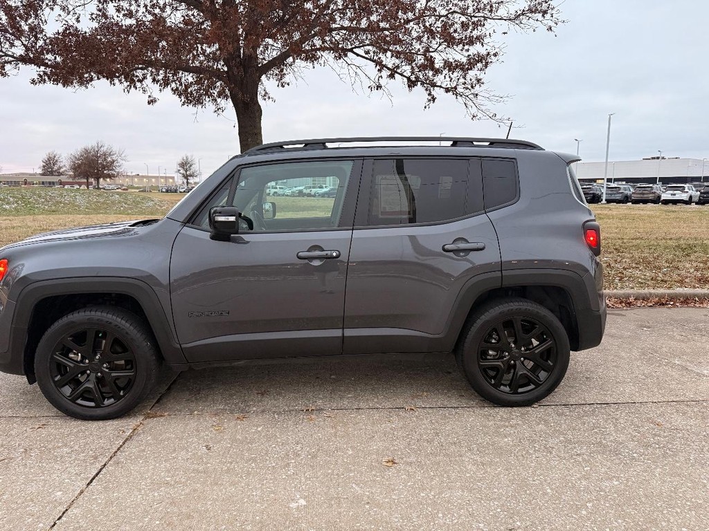 Jeep Renegade Vehicle Full-screen Gallery Image 24