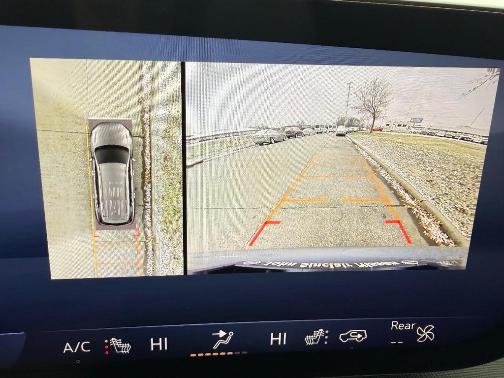 Buick Enclave Vehicle Full-screen Gallery Image 02