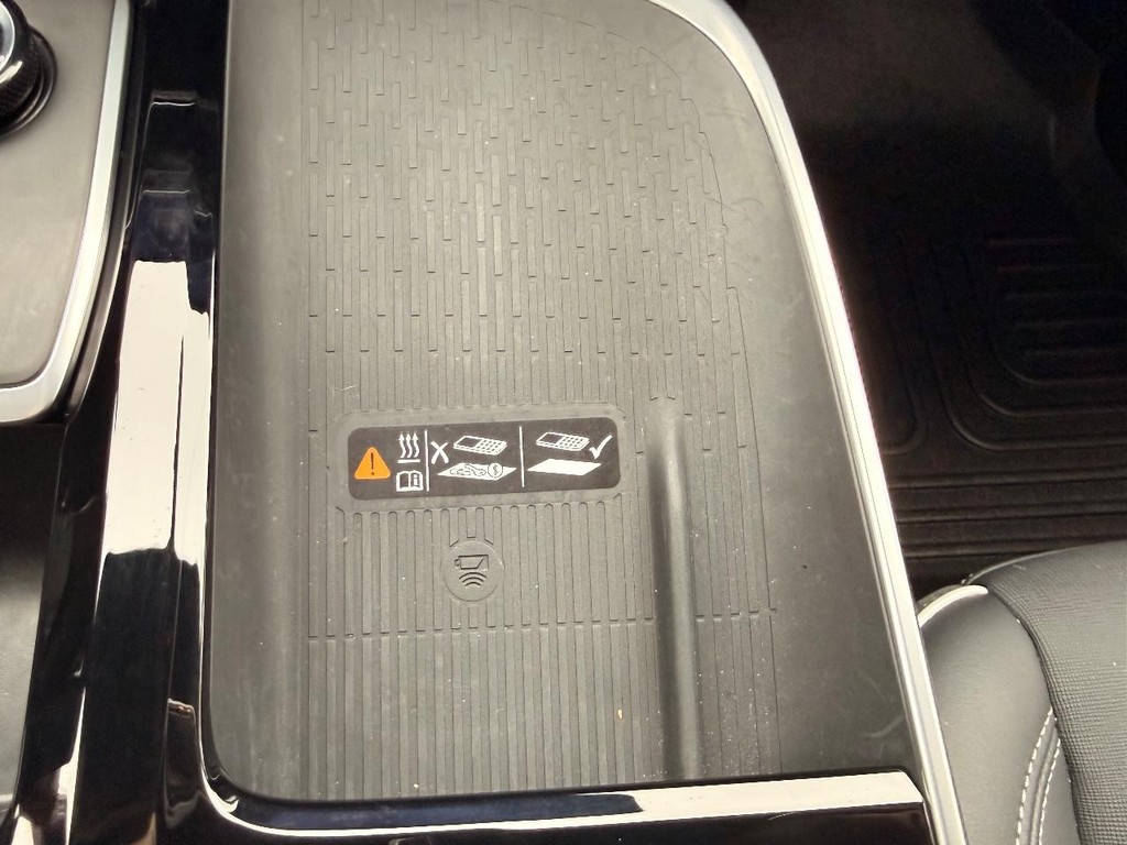 Buick Enclave Vehicle Full-screen Gallery Image 03