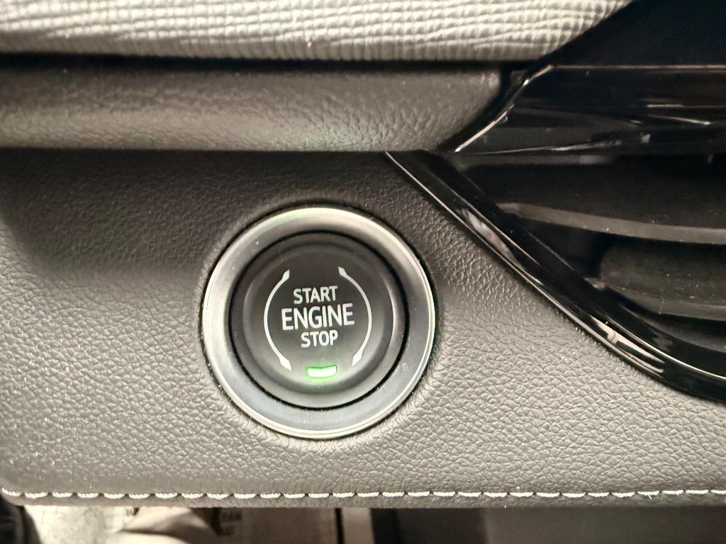 Buick Enclave Vehicle Full-screen Gallery Image 04