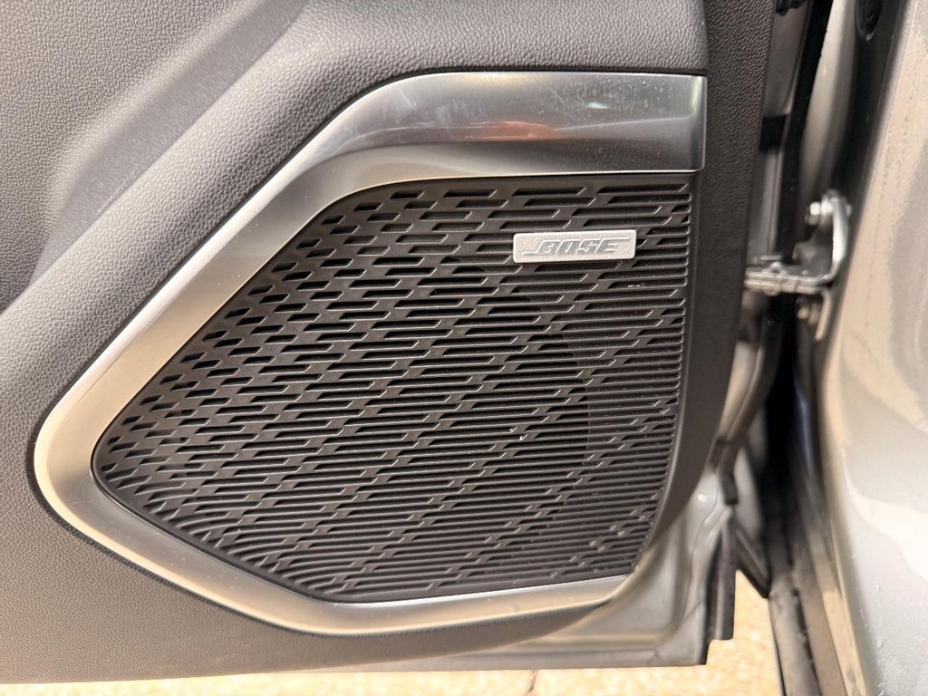 Buick Enclave Vehicle Full-screen Gallery Image 05