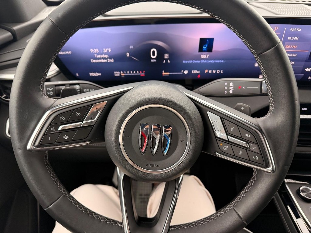 Buick Enclave Vehicle Full-screen Gallery Image 08