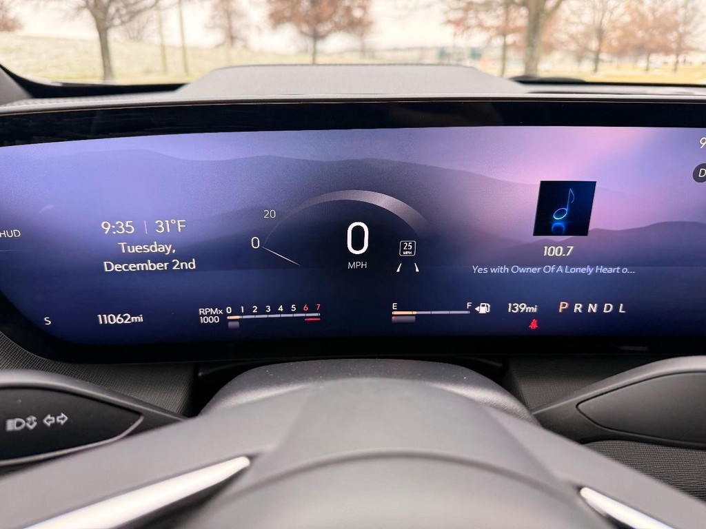 Buick Enclave Vehicle Full-screen Gallery Image 09