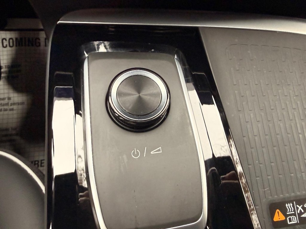 Buick Enclave Vehicle Full-screen Gallery Image 10