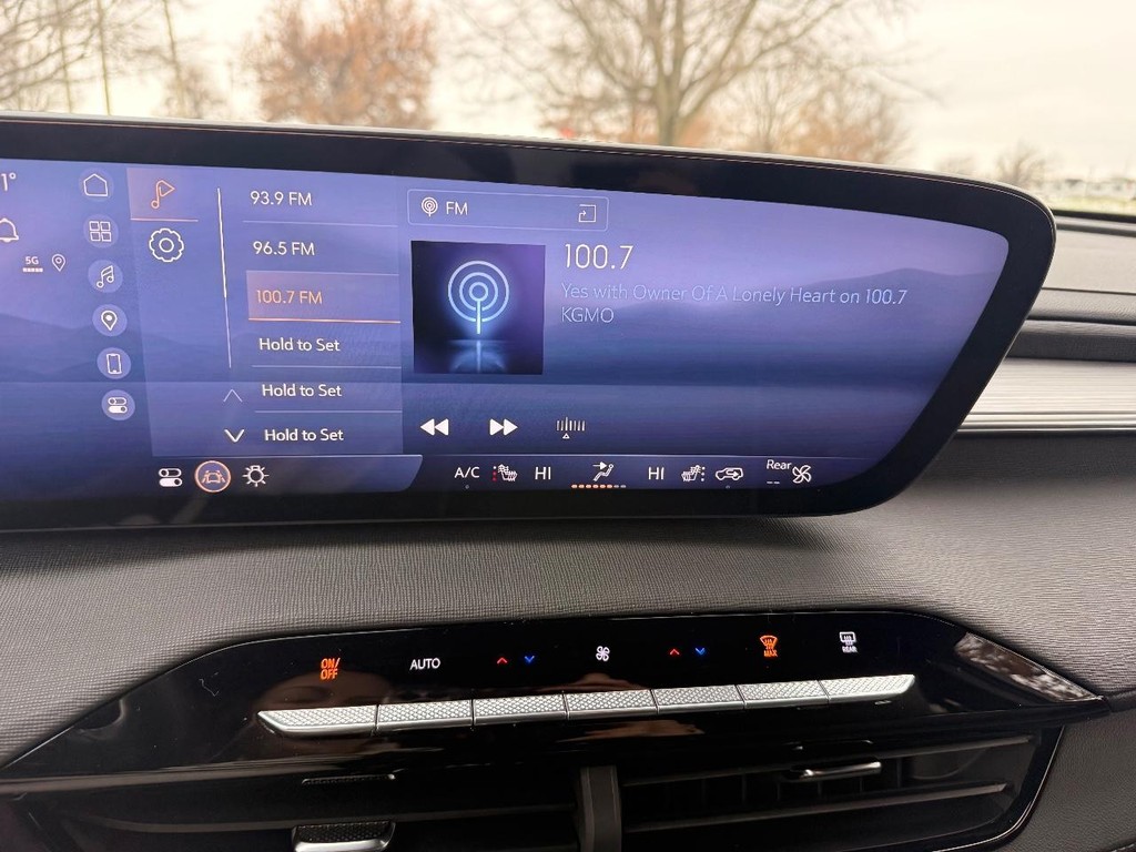 Buick Enclave Vehicle Full-screen Gallery Image 11