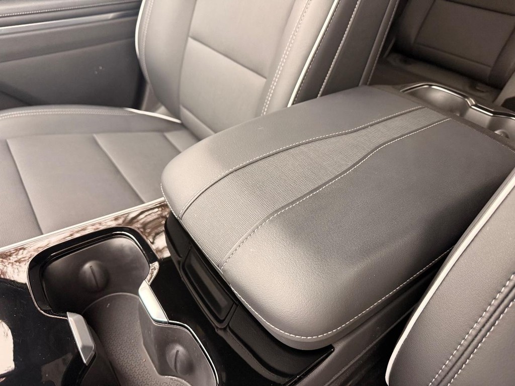 Buick Enclave Vehicle Full-screen Gallery Image 13