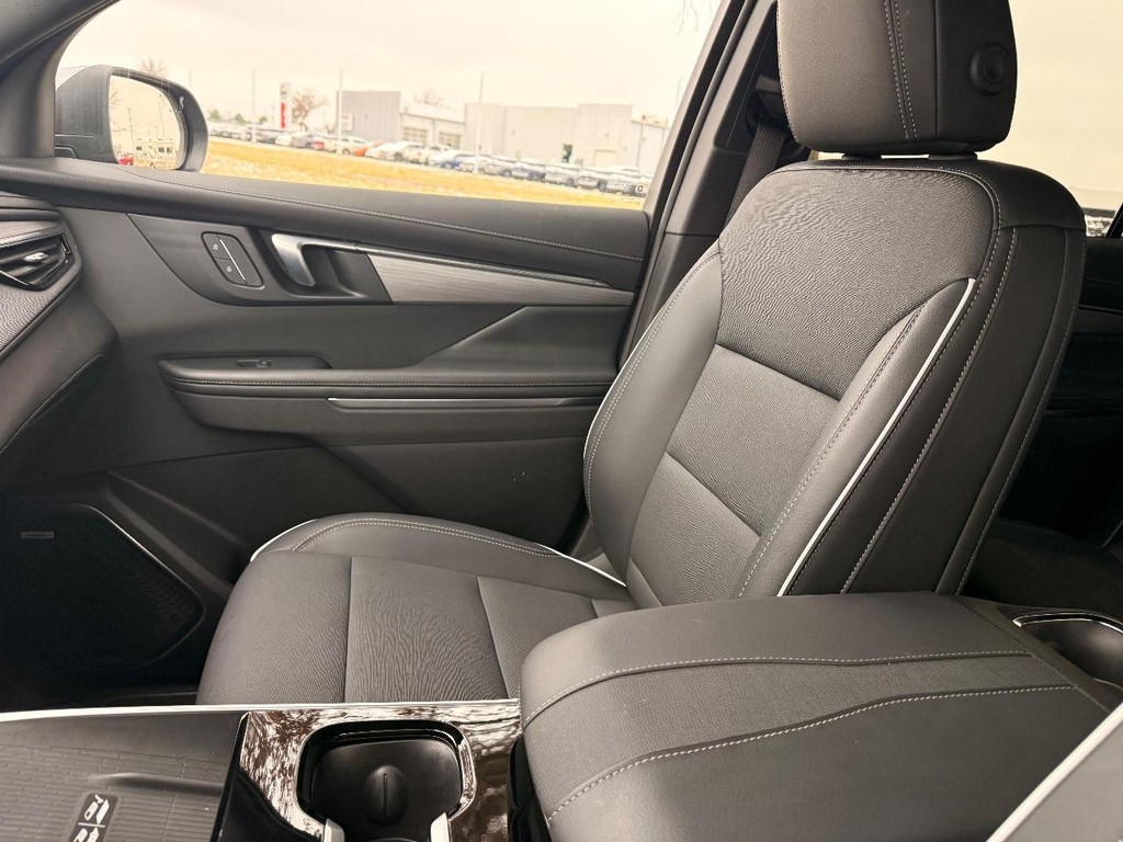 Buick Enclave Vehicle Full-screen Gallery Image 14