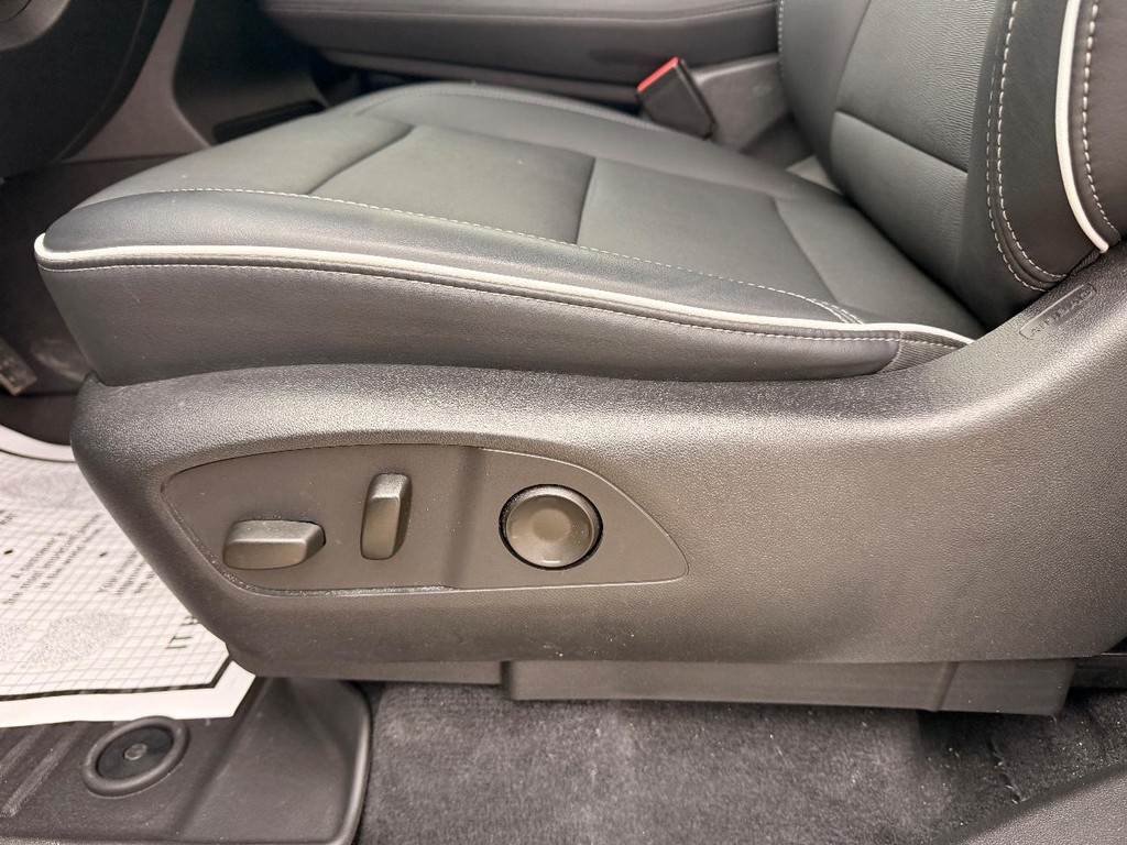 Buick Enclave Vehicle Full-screen Gallery Image 19