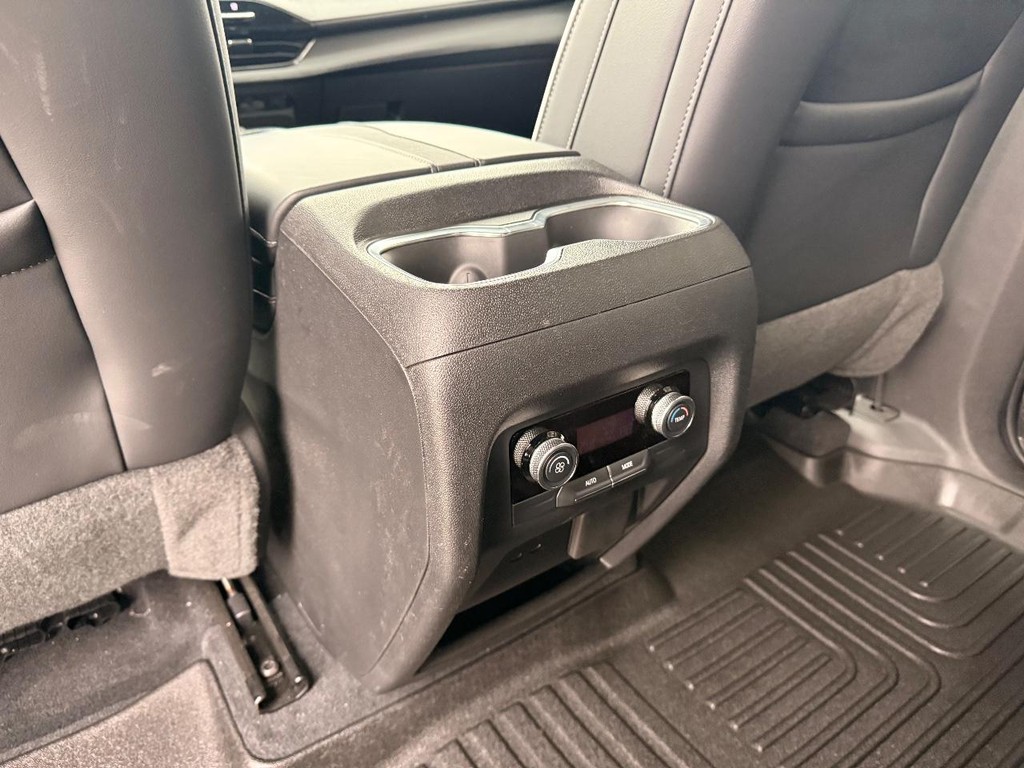 Buick Enclave Vehicle Full-screen Gallery Image 25