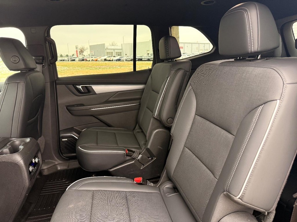 Buick Enclave Vehicle Full-screen Gallery Image 26