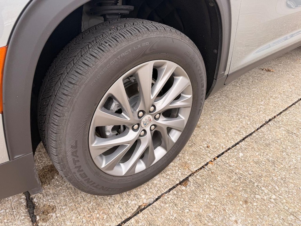 Buick Enclave Vehicle Full-screen Gallery Image 33