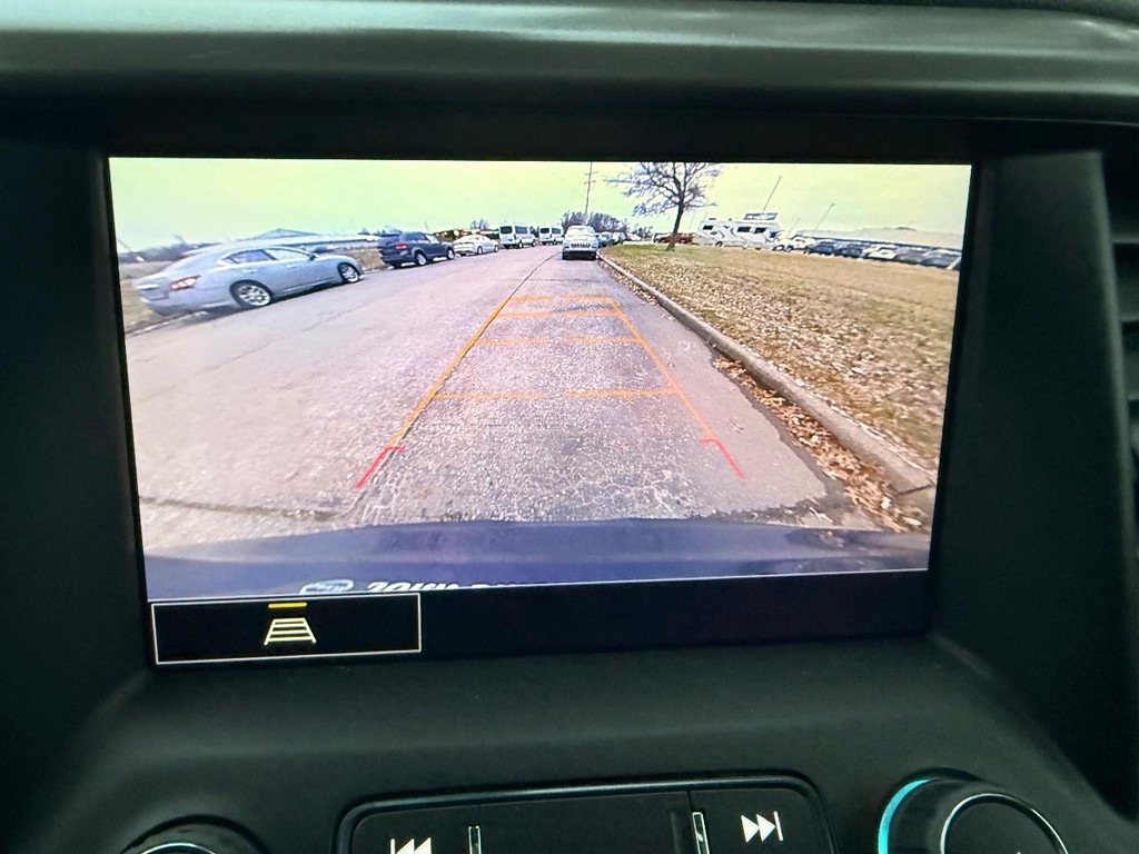 GMC Acadia Vehicle Full-screen Gallery Image 02