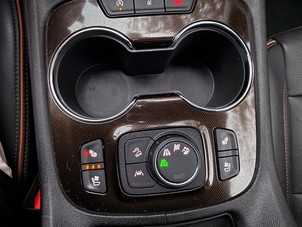 GMC Acadia Vehicle Full-screen Gallery Image 08