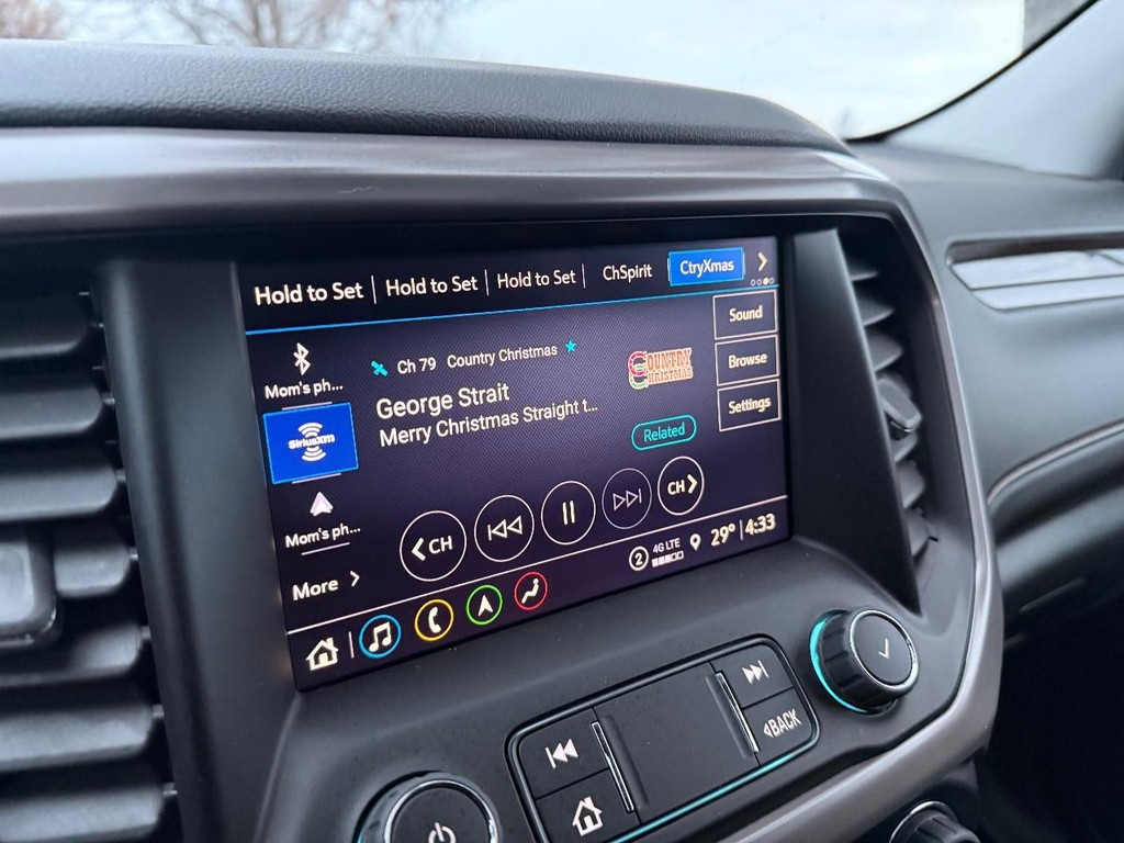 GMC Acadia Vehicle Full-screen Gallery Image 11