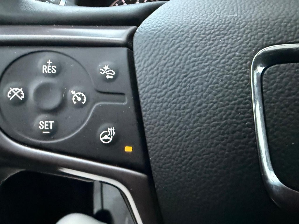 GMC Acadia Vehicle Full-screen Gallery Image 13