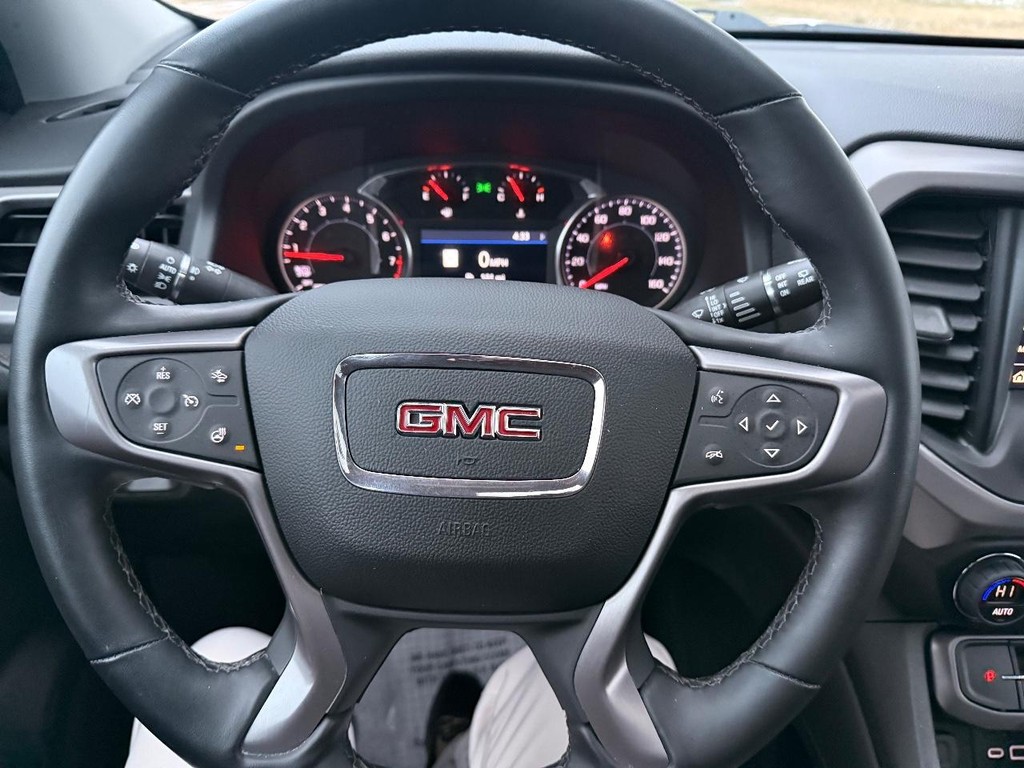 GMC Acadia Vehicle Full-screen Gallery Image 14